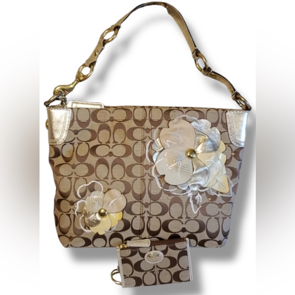Coach Carly Bleecker & Wallet $398 Ret
Tan & Brown Signature Shoulder Bag Set